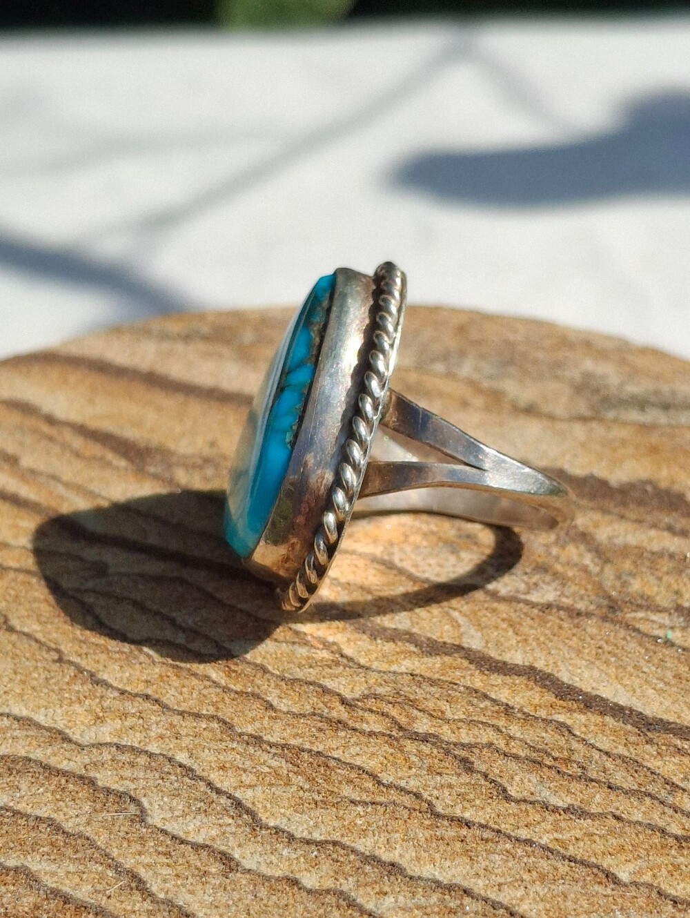 1970's Unmarked Navajo Style Bench Made Sterling Silver & Kingman Turquoise Ring - Picture 3 of 8